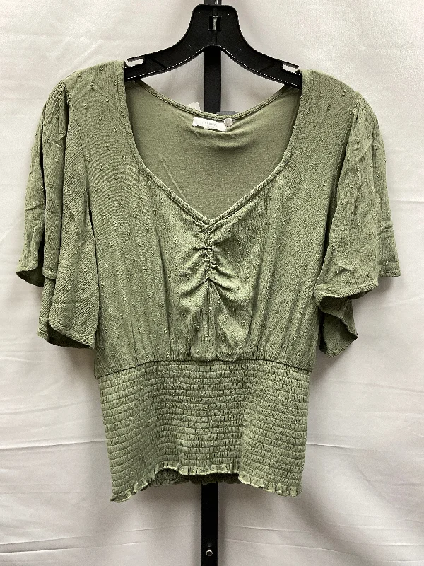 Green Top Short Sleeve Maurices, Size S