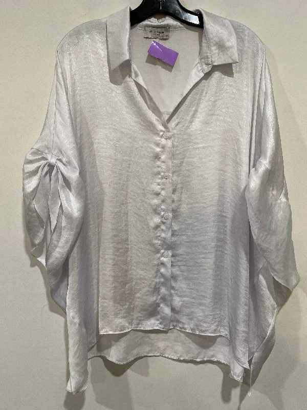 White Top Short Sleeve Clothes Mentor, Size M